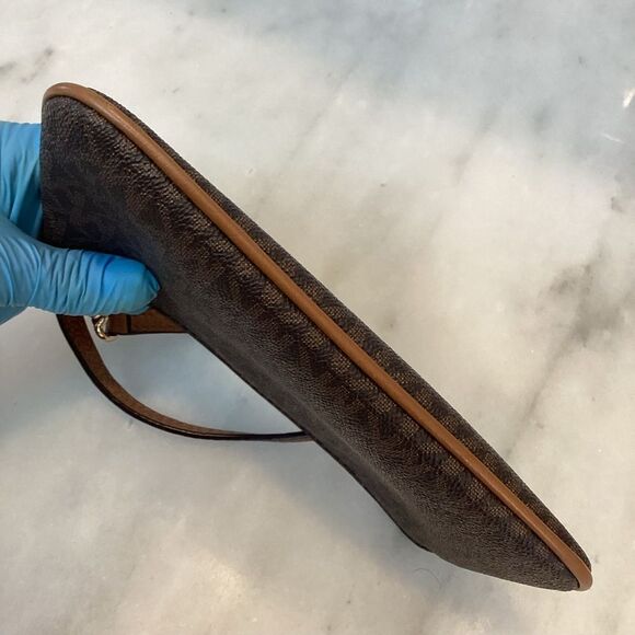 Michael Kors Signature Logo Saffiano Leather Mid-sized Wristlet Clutch Wallet - Picture 8 of 14